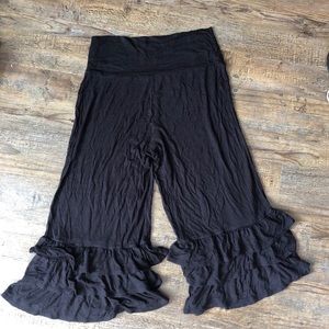 Black Capri Ruffled Pants